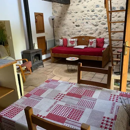 Domek alpejski Petite Grange Cosy Avec Poele A Bois Et Jardin Cloture